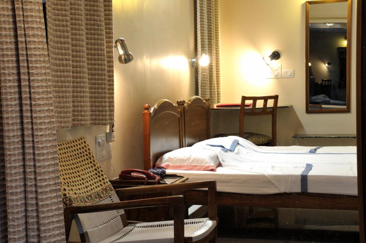 Hotel Jai Niwas Джайпур Екстериор снимка