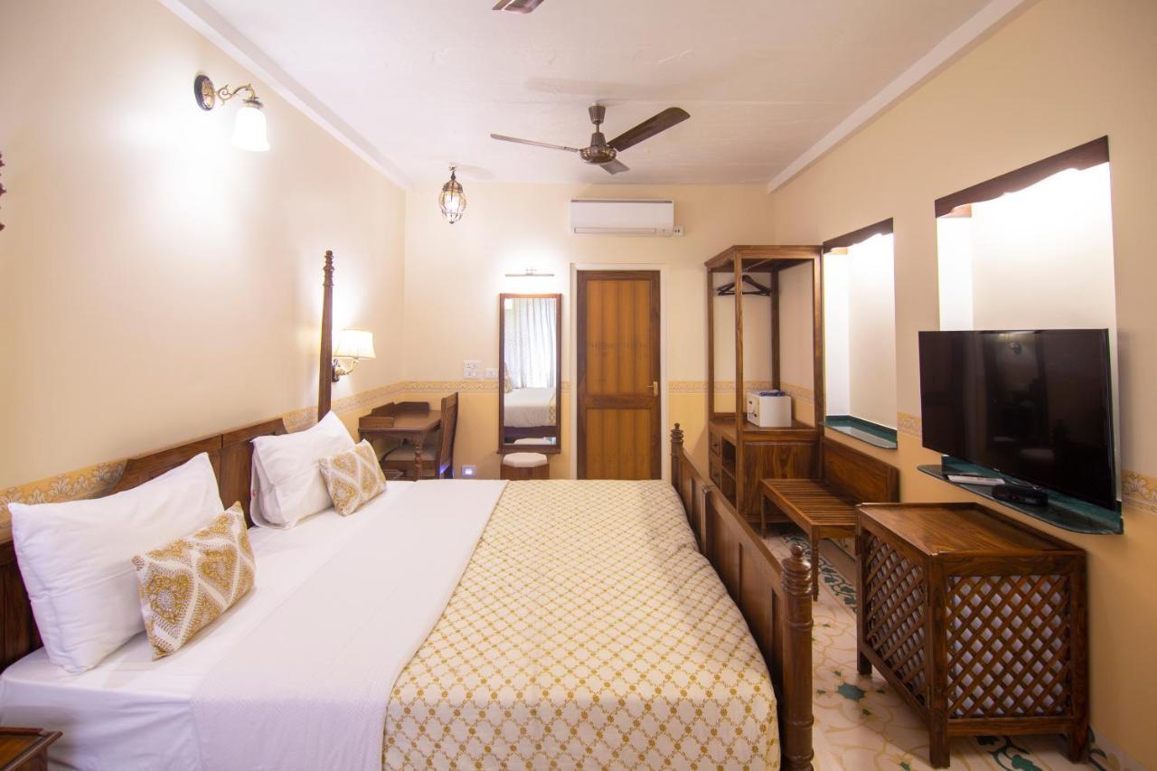 Hotel Jai Niwas Джайпур Екстериор снимка