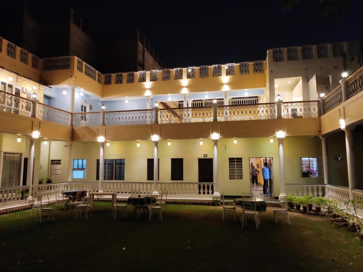 Hotel Jai Niwas Джайпур Екстериор снимка