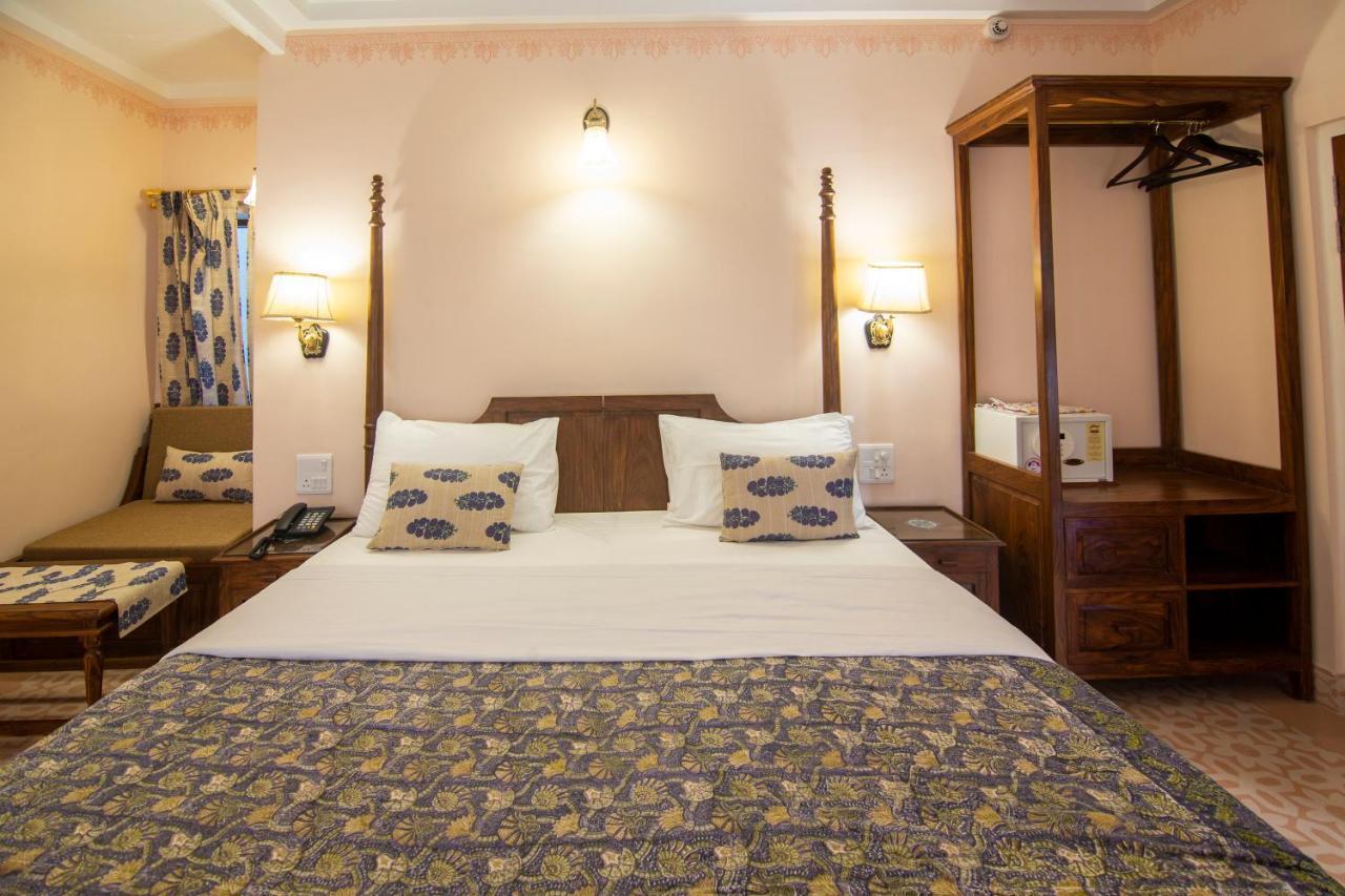 Hotel Jai Niwas Джайпур Екстериор снимка