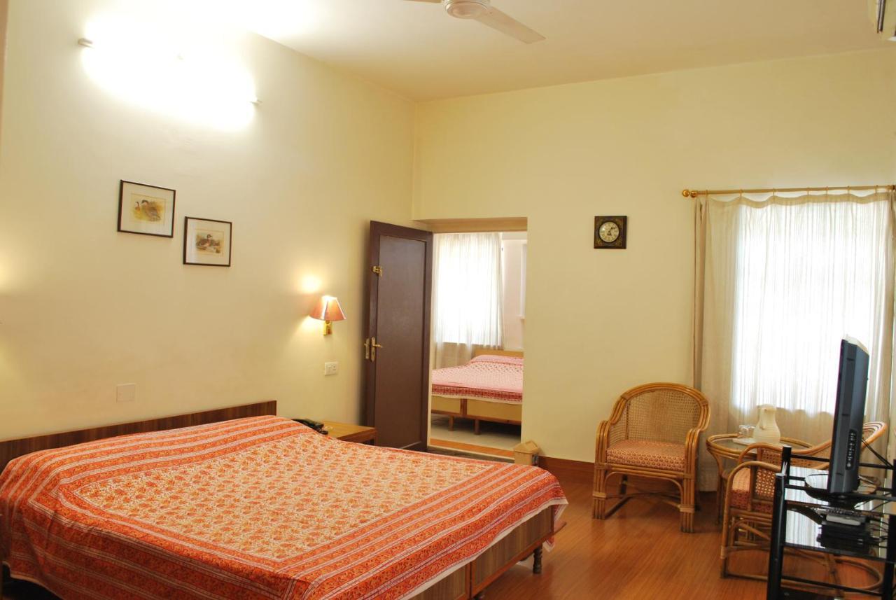 Hotel Jai Niwas Джайпур Екстериор снимка