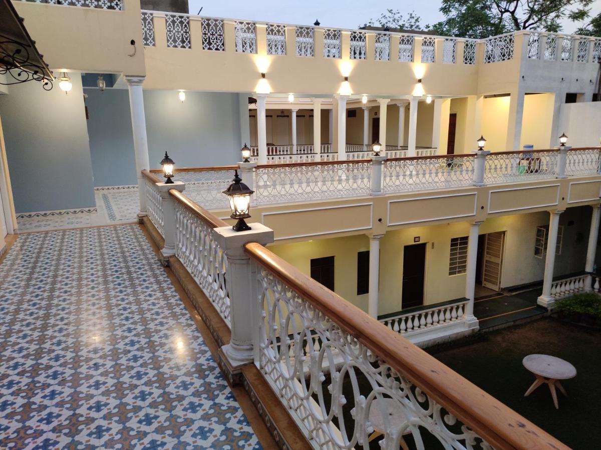 Hotel Jai Niwas Джайпур Екстериор снимка