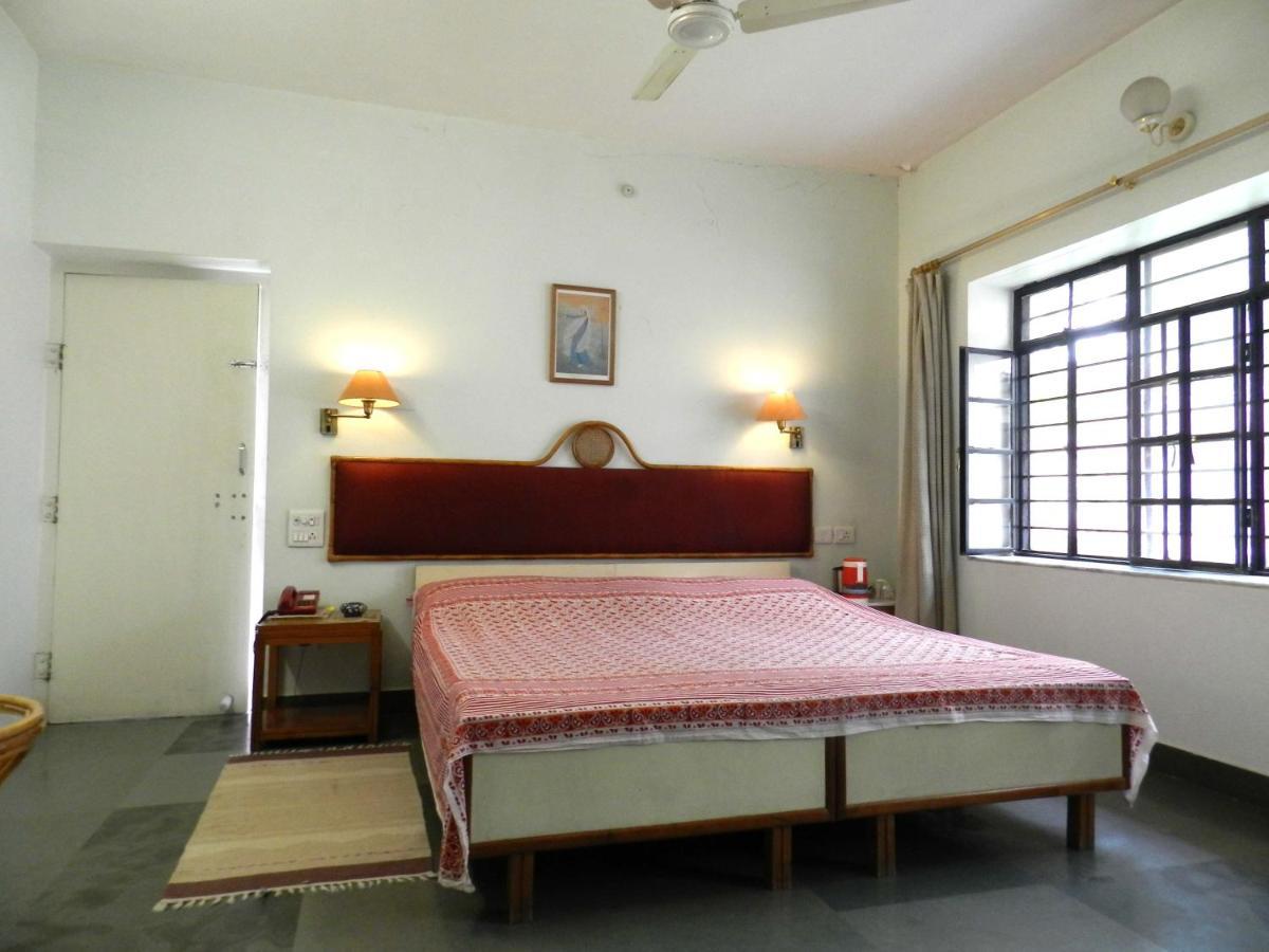 Hotel Jai Niwas Джайпур Екстериор снимка
