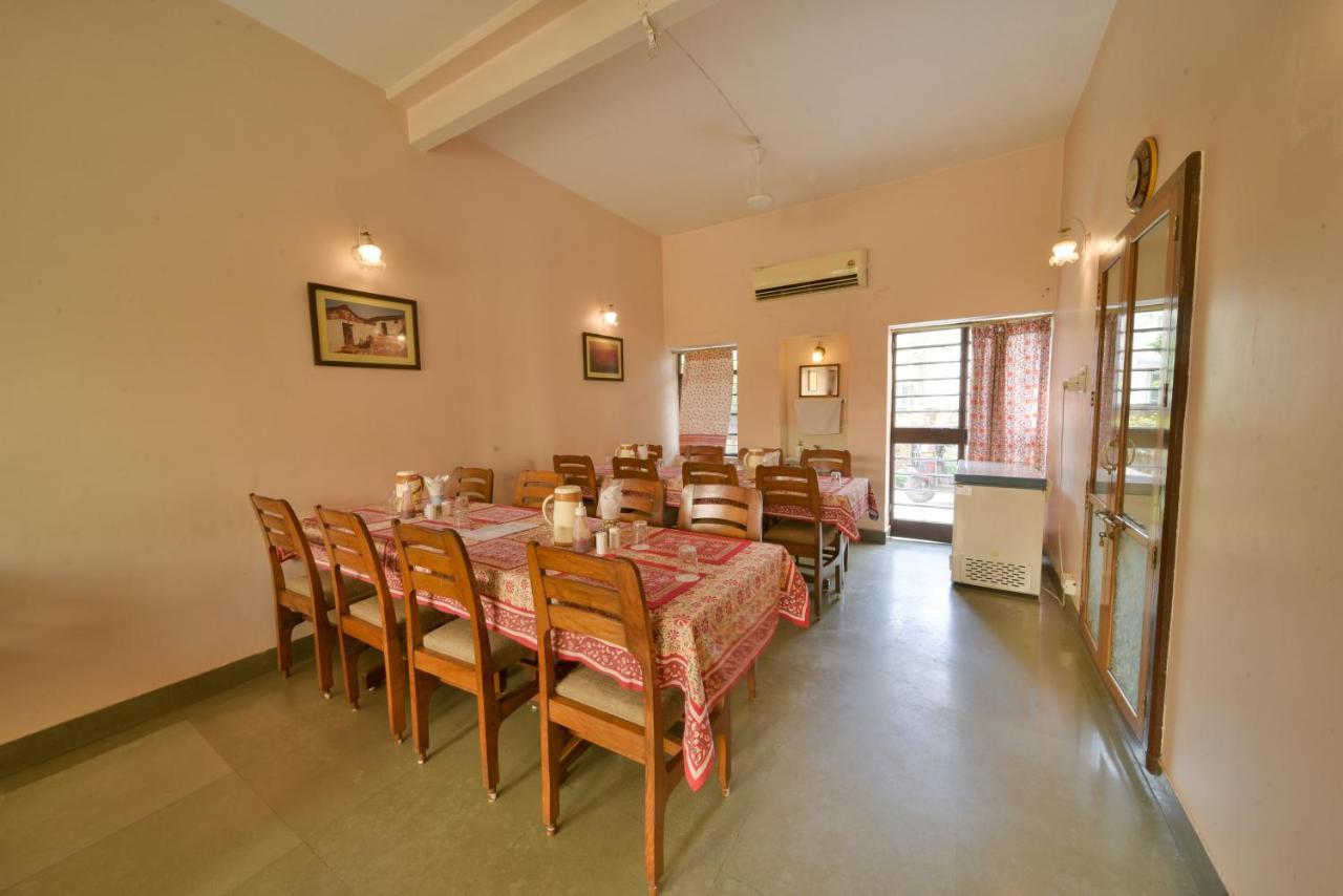 Hotel Jai Niwas Джайпур Екстериор снимка