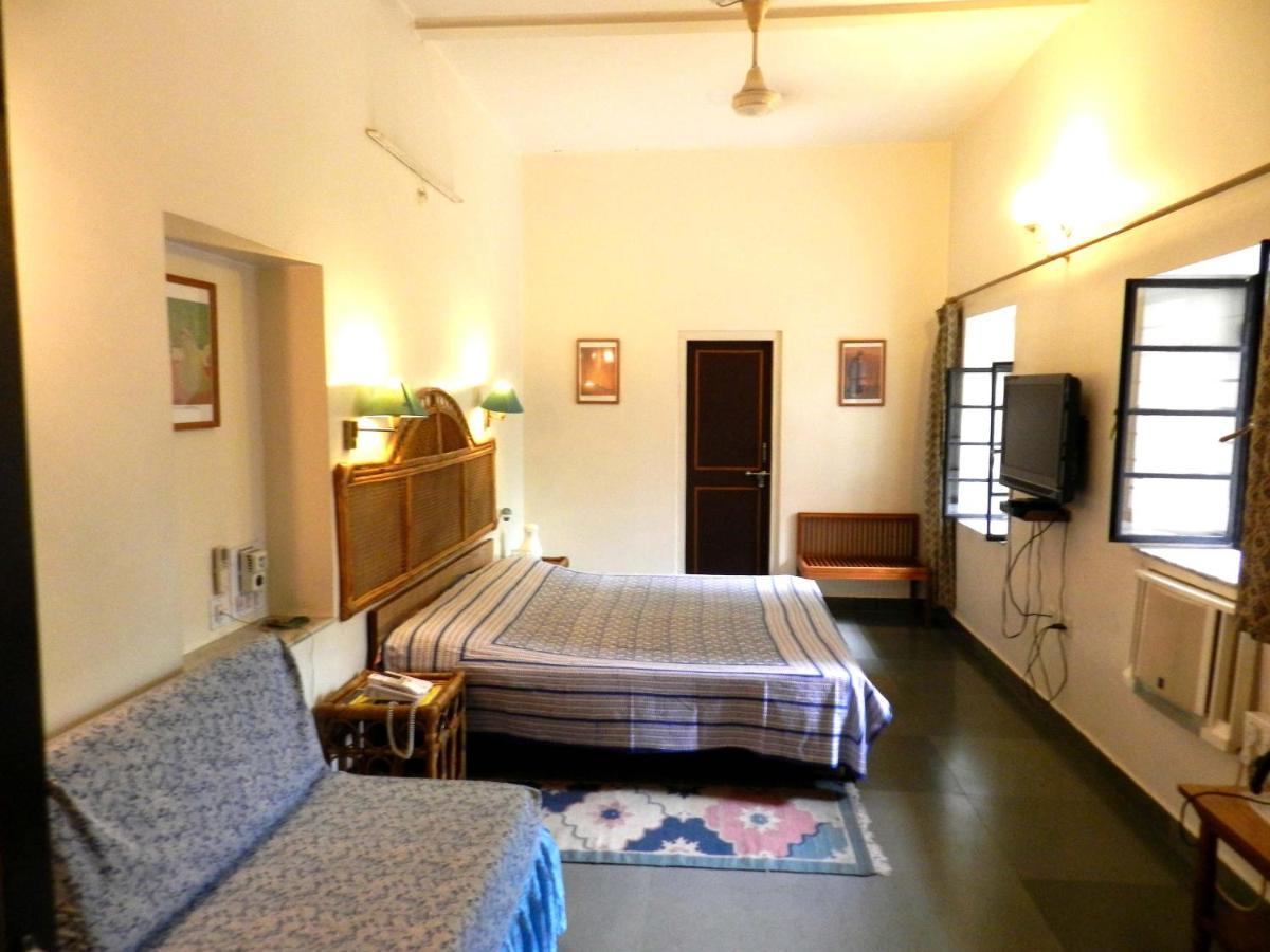 Hotel Jai Niwas Джайпур Екстериор снимка