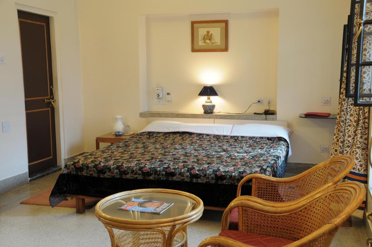 Hotel Jai Niwas Джайпур Екстериор снимка