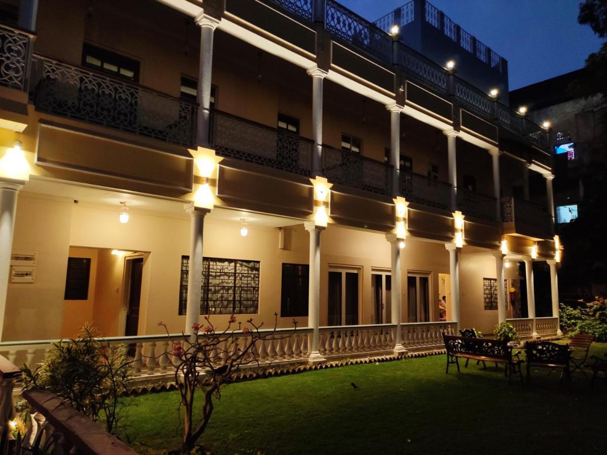 Hotel Jai Niwas Джайпур Екстериор снимка