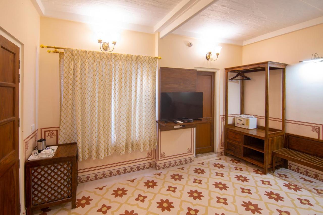 Hotel Jai Niwas Джайпур Екстериор снимка