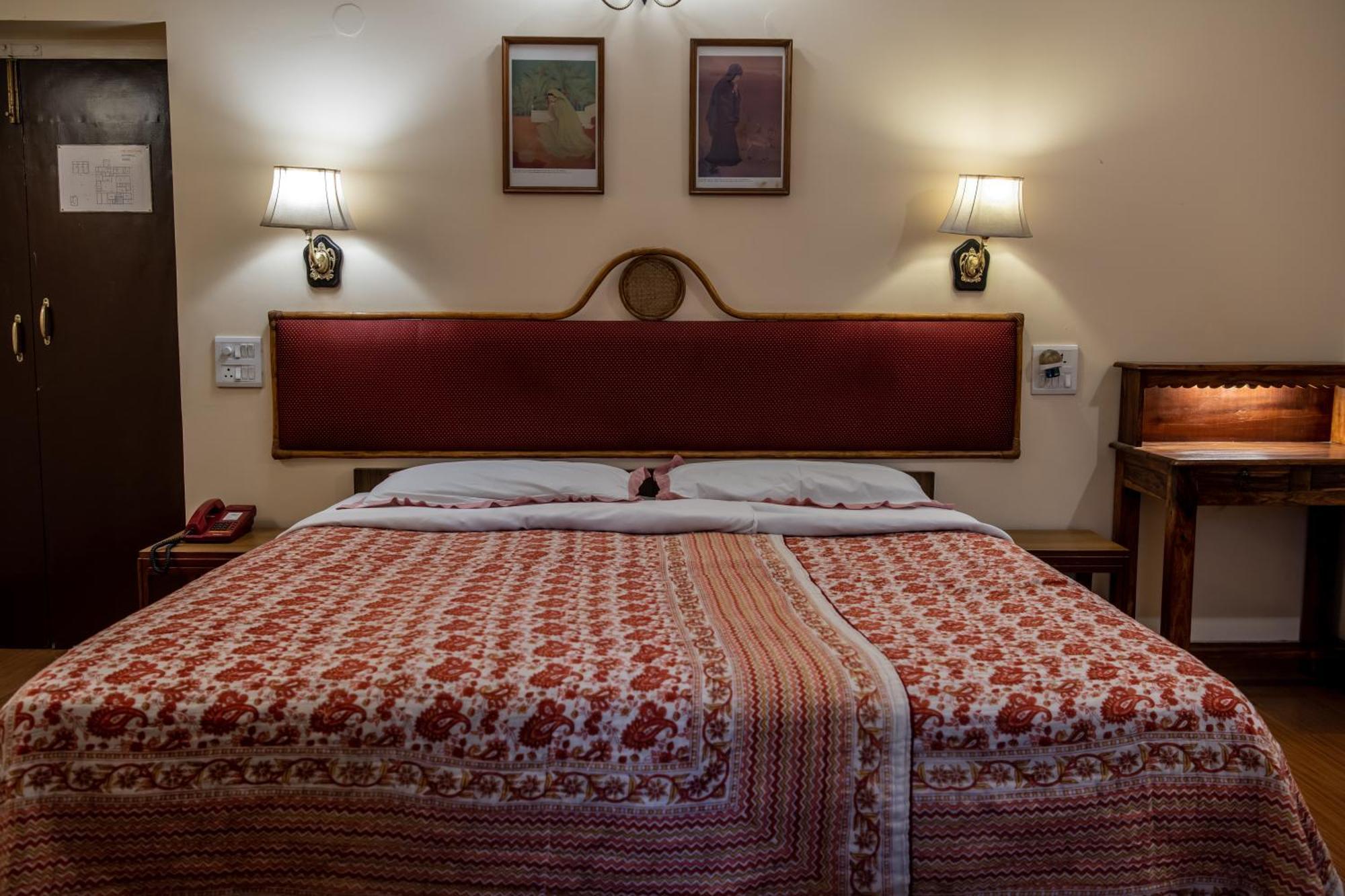 Hotel Jai Niwas Джайпур Екстериор снимка
