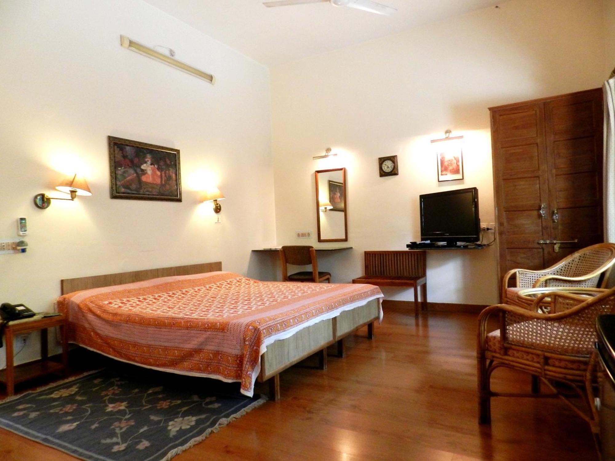 Hotel Jai Niwas Джайпур Екстериор снимка