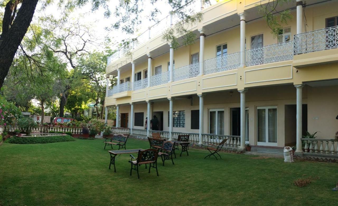 Hotel Jai Niwas Джайпур Екстериор снимка