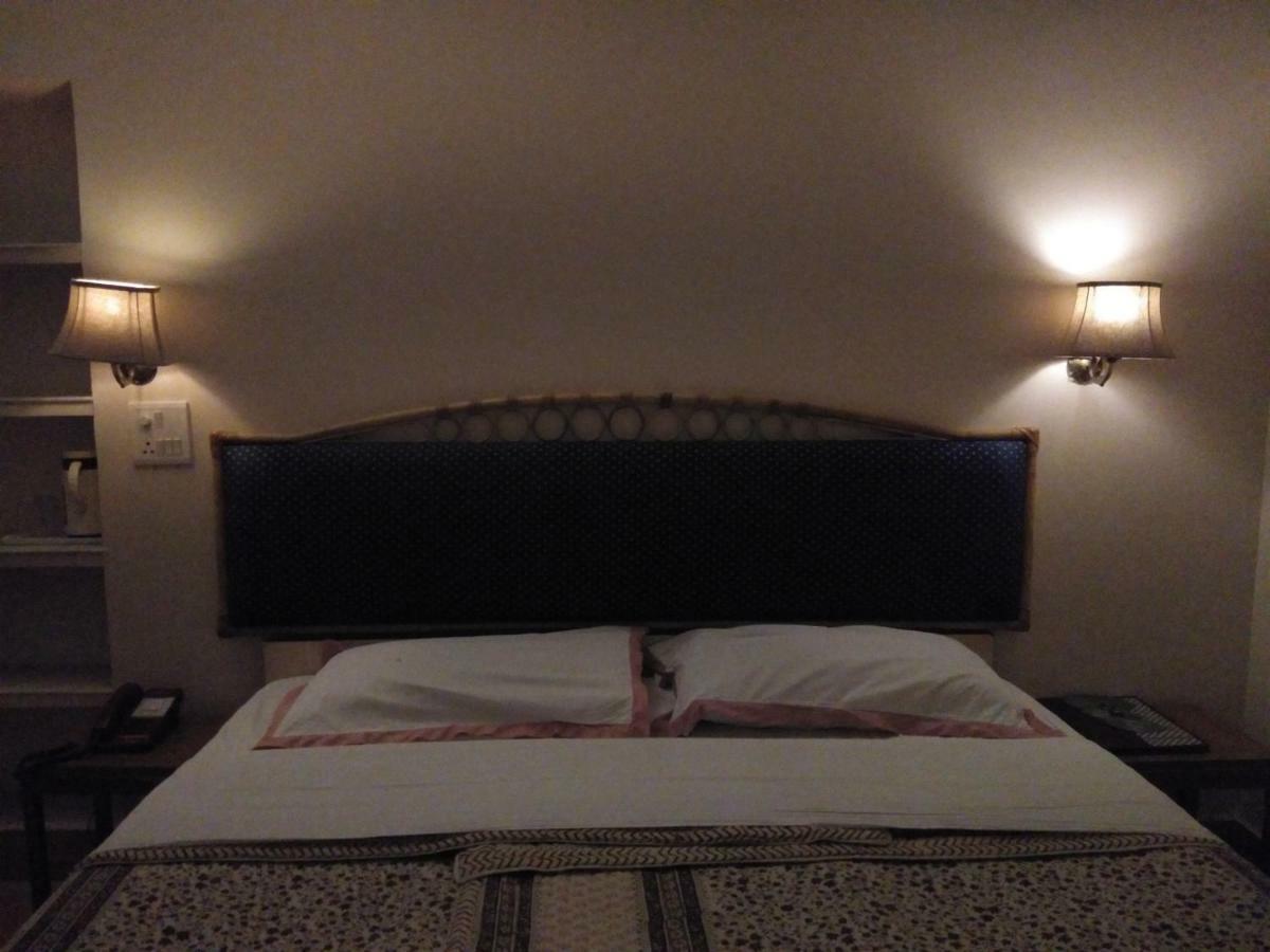 Hotel Jai Niwas Джайпур Екстериор снимка