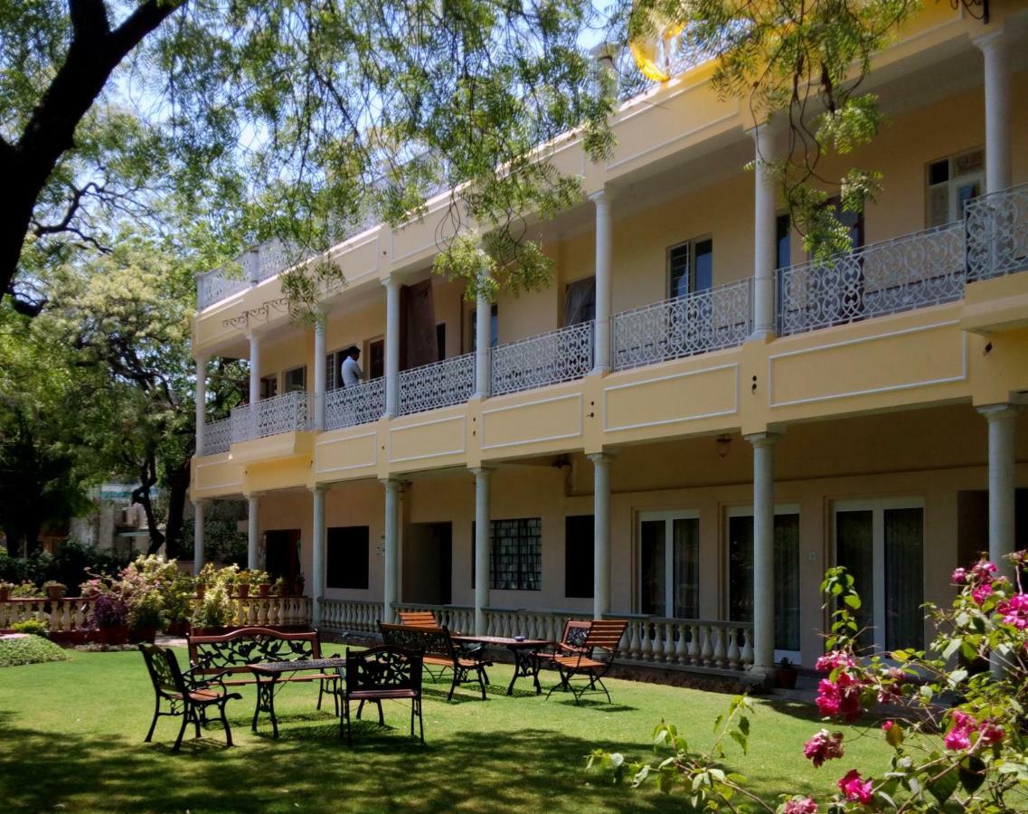 Hotel Jai Niwas Джайпур Екстериор снимка