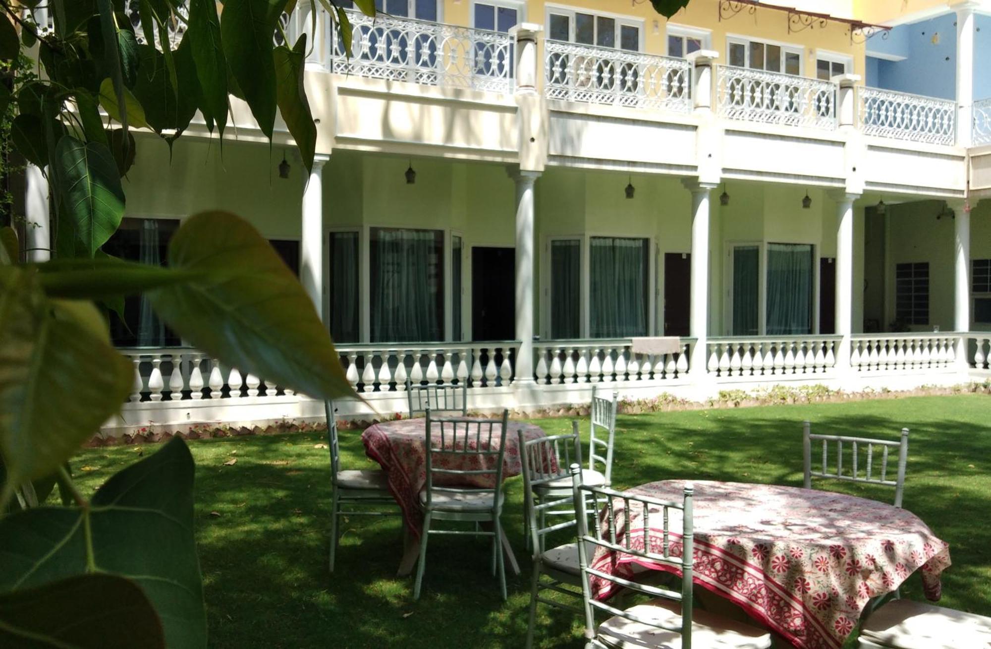 Hotel Jai Niwas Джайпур Екстериор снимка