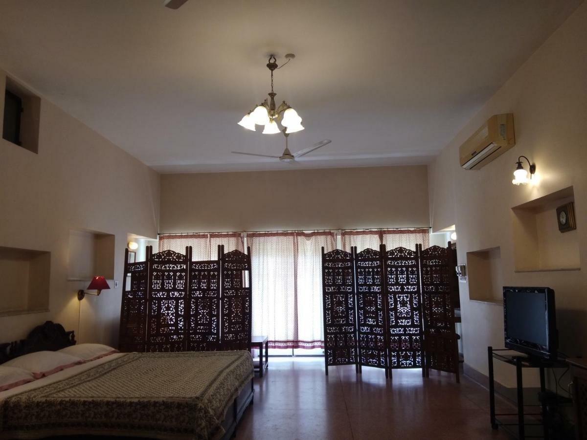 Hotel Jai Niwas Джайпур Екстериор снимка