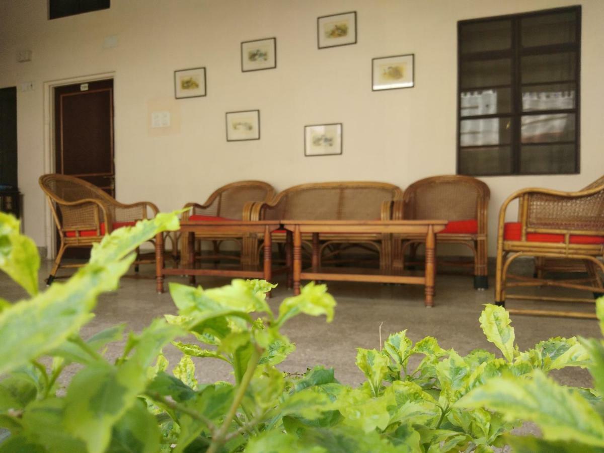 Hotel Jai Niwas Джайпур Екстериор снимка