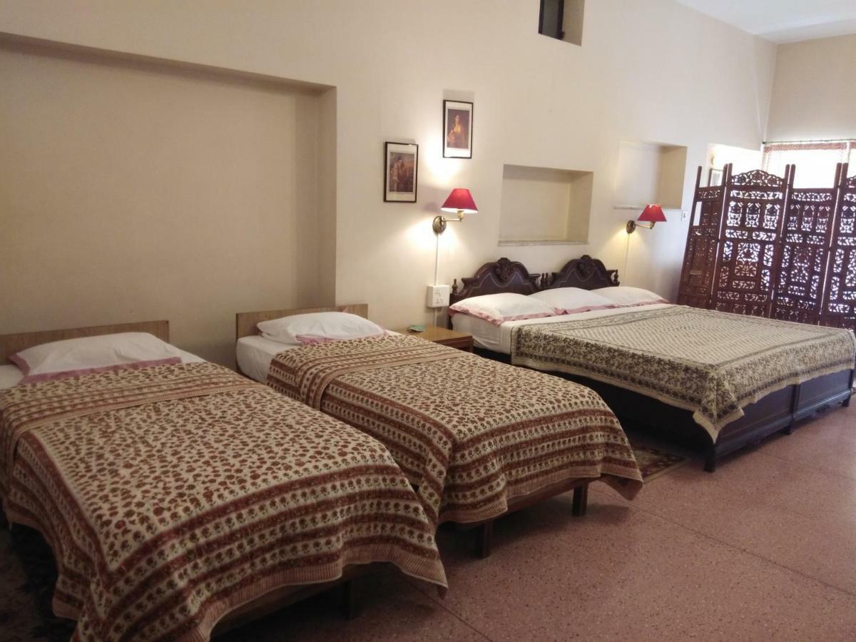 Hotel Jai Niwas Джайпур Екстериор снимка