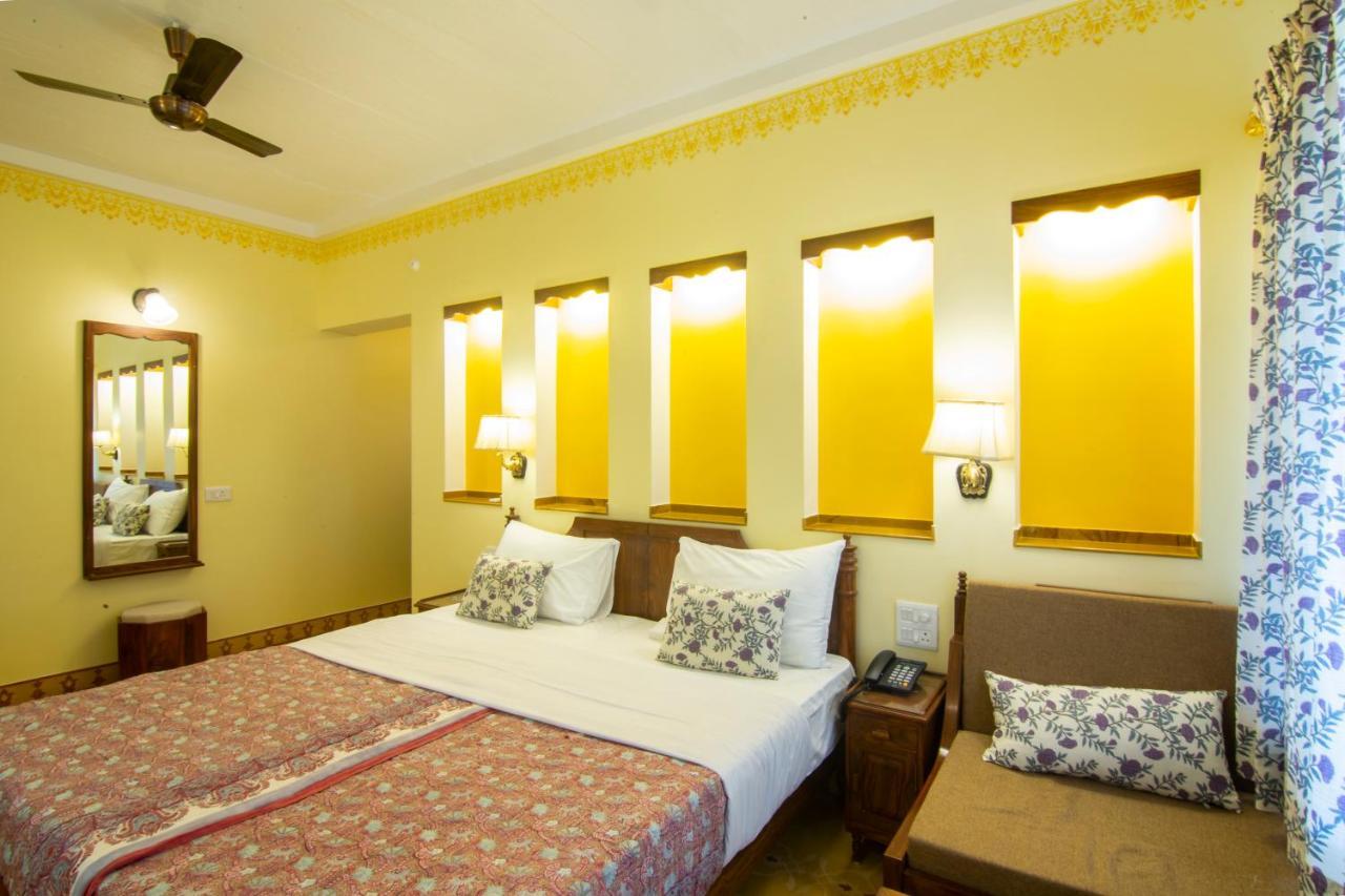 Hotel Jai Niwas Джайпур Екстериор снимка